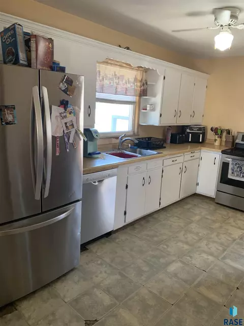 109 E 4th St, Dell Rapids, SD 57022 photo 24