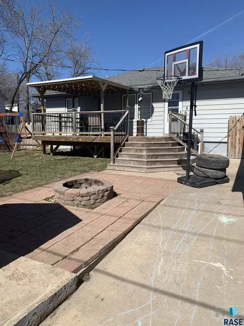 109 E 4th St, Dell Rapids, SD 57022 photo 9