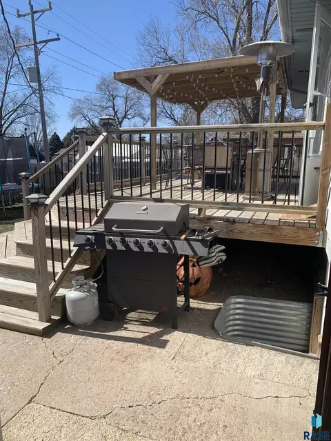 109 E 4th St, Dell Rapids, SD 57022 photo 6