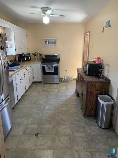 109 E 4th St, Dell Rapids, SD 57022 photo 22