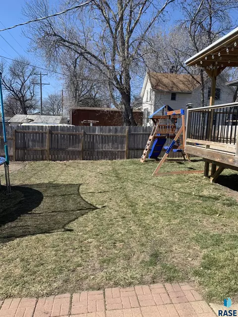 109 E 4th St, Dell Rapids, SD 57022 photo 10