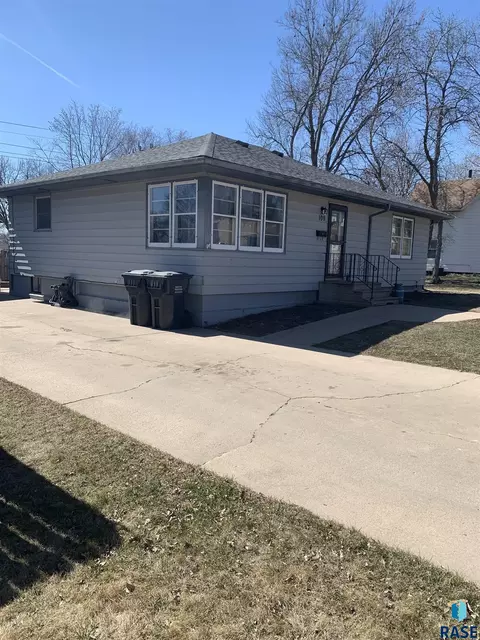 109 E 4th St, Dell Rapids, SD 57022 photo 7