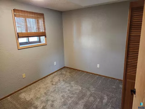 1500 E Rushmore Dr, Brandon, SD 57005 photo 8