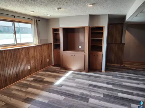 1500 E Rushmore Dr, Brandon, SD 57005 photo 10