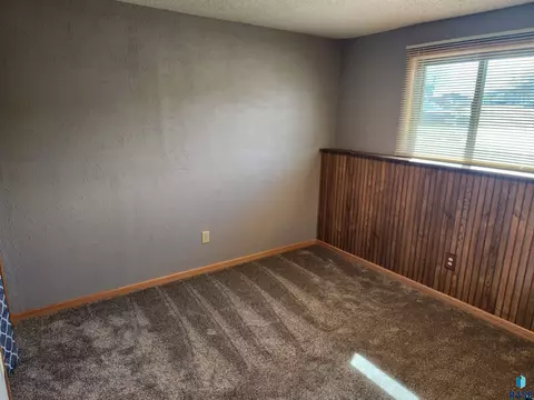 1500 E Rushmore Dr, Brandon, SD 57005 photo 9
