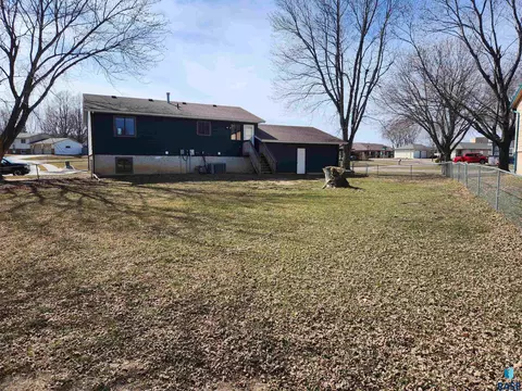 1500 E Rushmore Dr, Brandon, SD 57005 photo 14