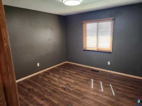 1500 E Rushmore Dr, Brandon, SD 57005 photo 5