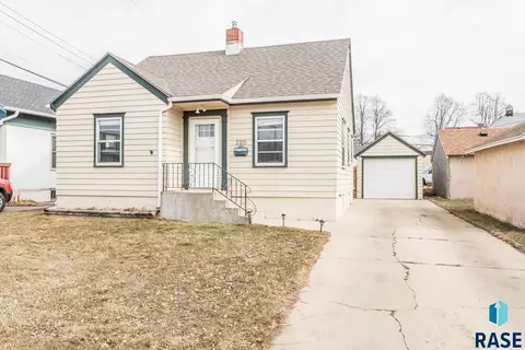 220 N Van Eps Ave, Sioux Falls, SD 57103