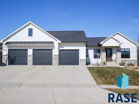 7416 E Donnelly Dr, Sioux Falls, SD 57110 photo 1