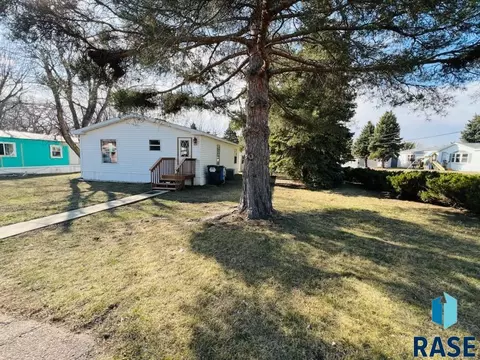4615 W 15th Pl, Sioux Falls, SD 57106