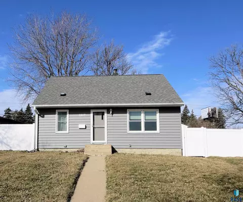 1817 S Sherman Ave, Sioux Falls, SD 57105