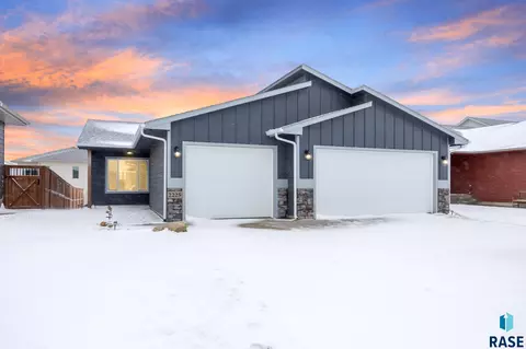 2225 S Creekview Ave, Sioux Falls, SD 57106