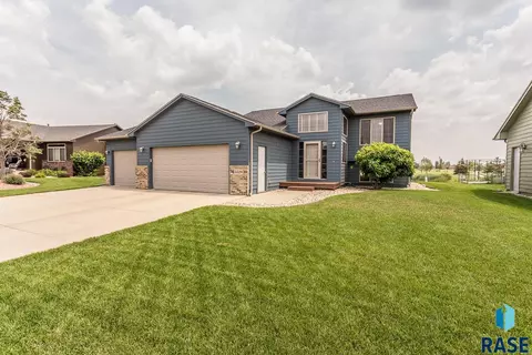 5520 S Kerry Ave, Sioux Falls, SD 57106