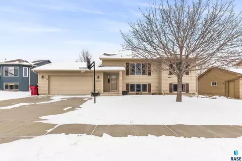 7708 W Strabane St, Sioux Falls, SD 57106