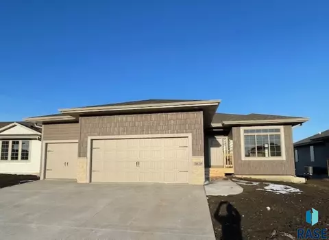 2629 S Lana Dr, Sioux Falls, SD 57106
