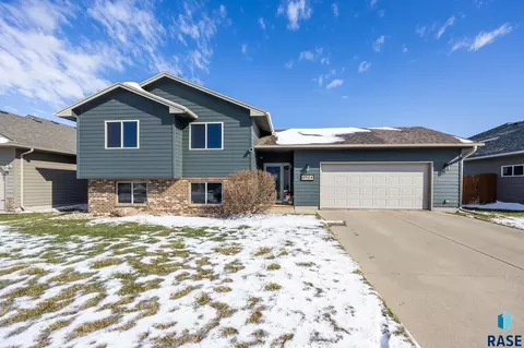 8904 W 18th St, Sioux Falls, SD 57106