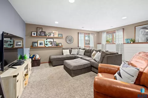 Living - 1808 S Parkview Blvd, Brandon, SD 57005 photo 9 of 9