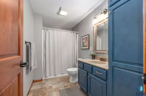 Bath - 1808 S Parkview Blvd, Brandon, SD 57005 photo 8 of 8