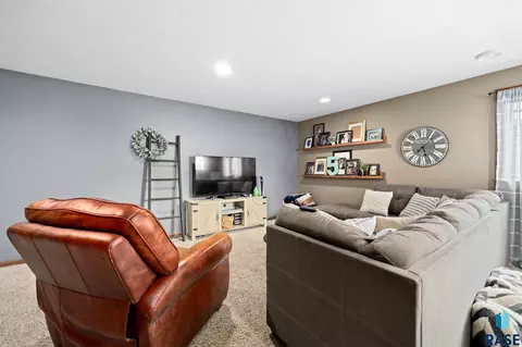 Living - 1808 S Parkview Blvd, Brandon, SD 57005 photo 7 of 9