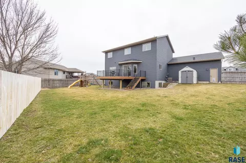 Exterior - 1808 S Parkview Blvd, Brandon, SD 57005 photo 7 of 12