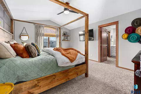 Bedroom - 1808 S Parkview Blvd, Brandon, SD 57005 photo 7 of 10