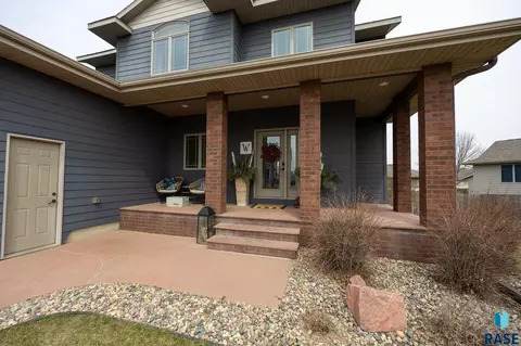 Exterior - 1808 S Parkview Blvd, Brandon, SD 57005 photo 3 of 12