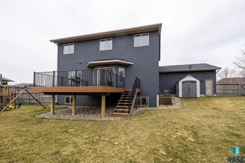 Exterior - 1808 S Parkview Blvd, Brandon, SD 57005 photo 5 of 12