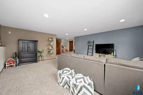 Living - 1808 S Parkview Blvd, Brandon, SD 57005 photo 5 of 9