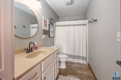 Bath - 1808 S Parkview Blvd, Brandon, SD 57005 photo 7 of 8