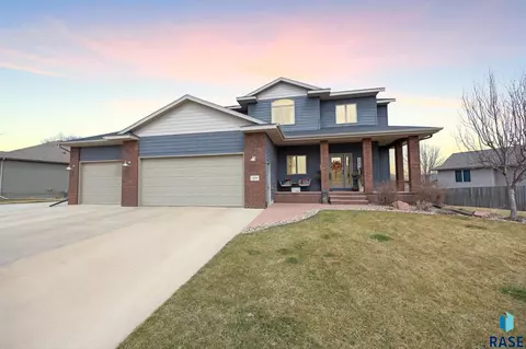 Exterior - 1808 S Parkview Blvd, Brandon, SD 57005 photo 2 of 12
