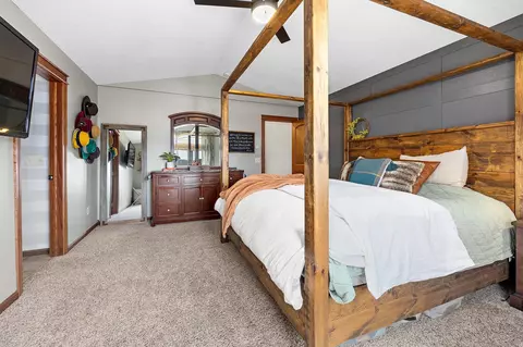 Bedroom - 1808 S Parkview Blvd, Brandon, SD 57005 photo 2 of 10