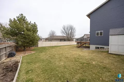 Exterior - 1808 S Parkview Blvd, Brandon, SD 57005 photo 10 of 12