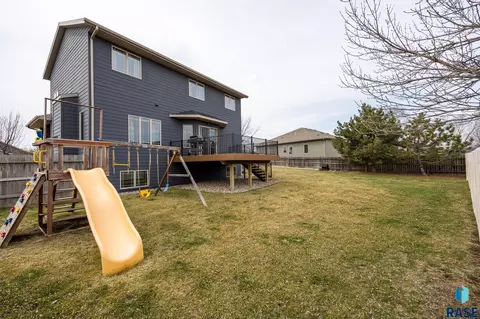 Exterior - 1808 S Parkview Blvd, Brandon, SD 57005 photo 6 of 12