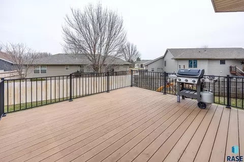 Exterior - 1808 S Parkview Blvd, Brandon, SD 57005 photo 9 of 12