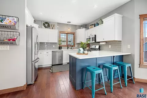 Kitchen - 1808 S Parkview Blvd, Brandon, SD 57005 photo 2 of 5
