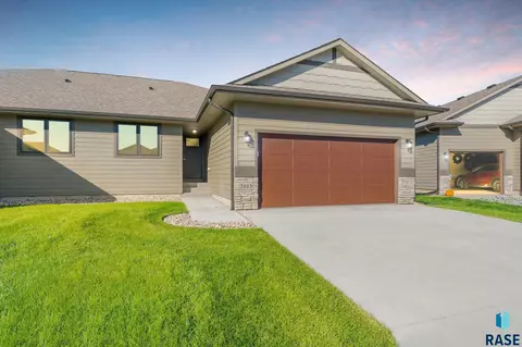 2013 S Sonoma Pl, Sioux Falls, SD 57106