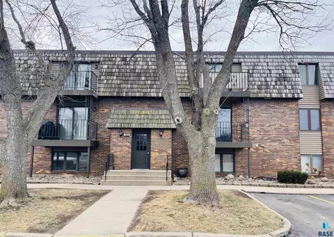 3608 Gateway Blvd #102, Sioux Falls, SD 57106