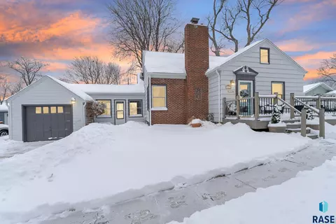 2307 S Center Ave, Sioux Falls, SD 57105