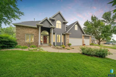 213 S Sunset Dr, Brandon, SD 57005 photo 1