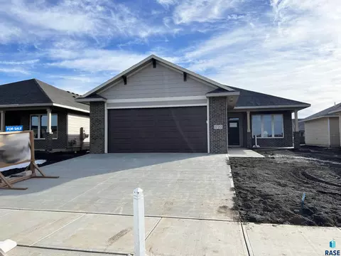 1720 S Wheatland Ave, Sioux Falls, SD 57106