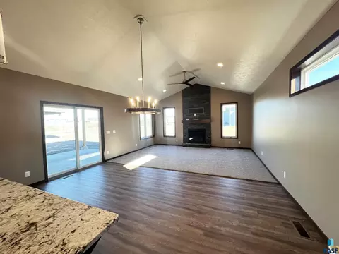 5508 E 65th St, Sioux Falls, SD 57108 photo 9