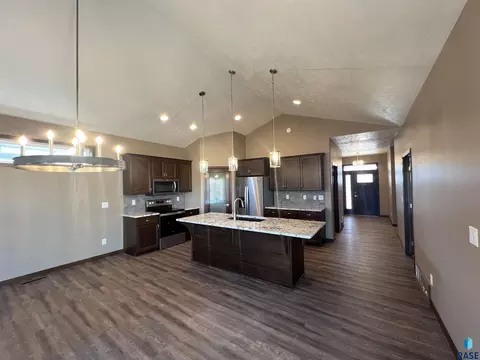 5508 E 65th St, Sioux Falls, SD 57108 photo 4