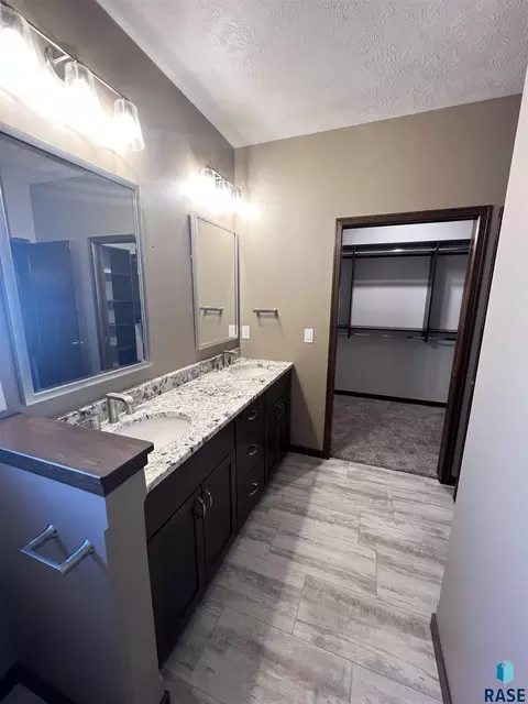 5508 E 65th St, Sioux Falls, SD 57108 photo 11