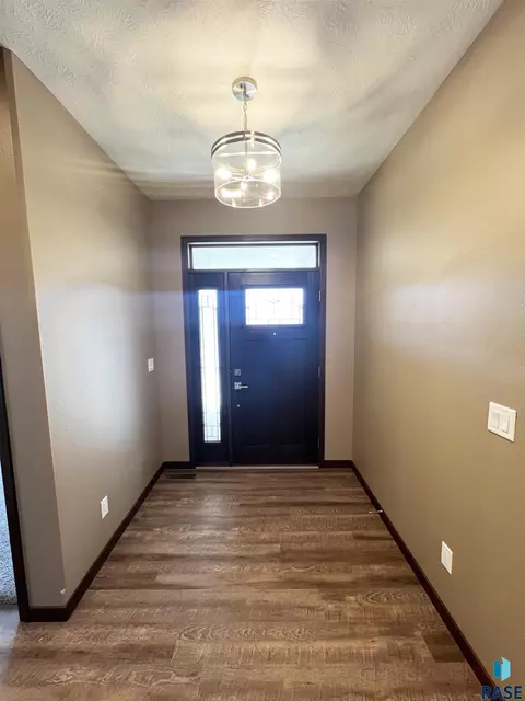 5508 E 65th St, Sioux Falls, SD 57108 photo 2