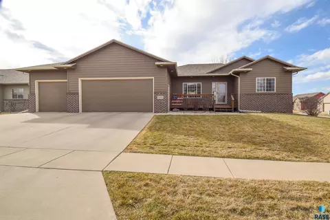 7413 W Lobelia St, Sioux Falls, SD 57106