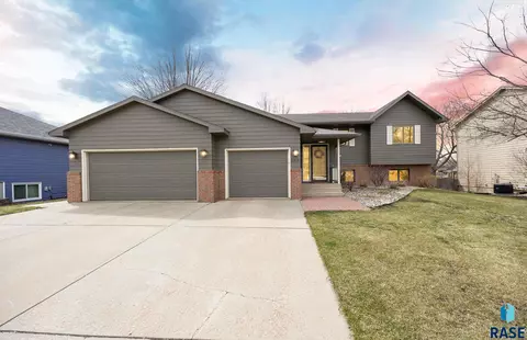 2313 S Roosevelt Ave, Sioux Falls, SD 57106