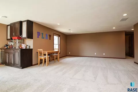 Living - 7605 W Legacy St, Sioux Falls, SD 57106 photo 6 of 6