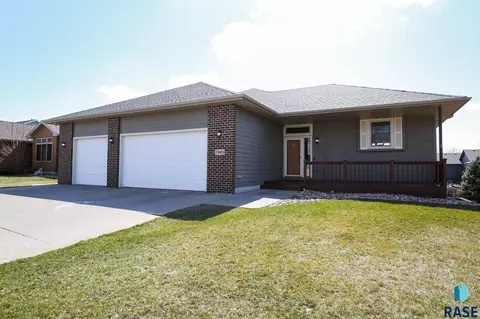 Exterior - 7605 W Legacy St, Sioux Falls, SD 57106 photo 2 of 5