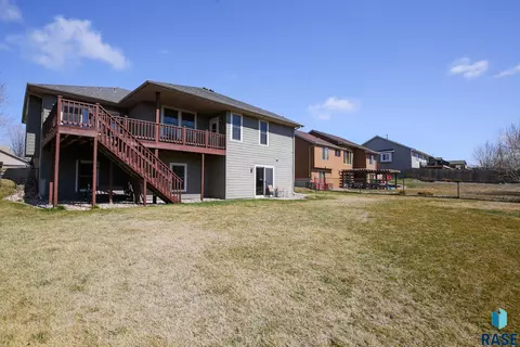 Exterior - 7605 W Legacy St, Sioux Falls, SD 57106 photo 3 of 5