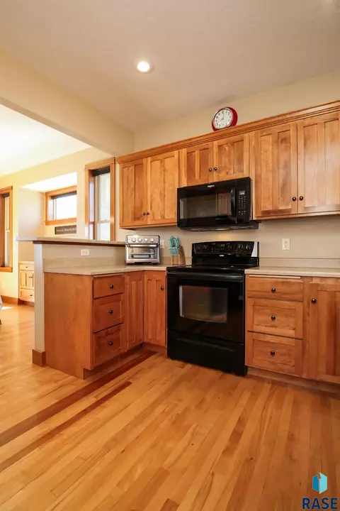 Kitchen - 7605 W Legacy St, Sioux Falls, SD 57106 photo 3 of 5